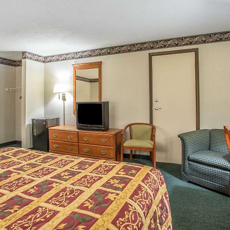 Rodeway Inn Bedford Extérieur photo