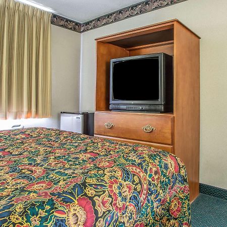 Rodeway Inn Bedford Extérieur photo