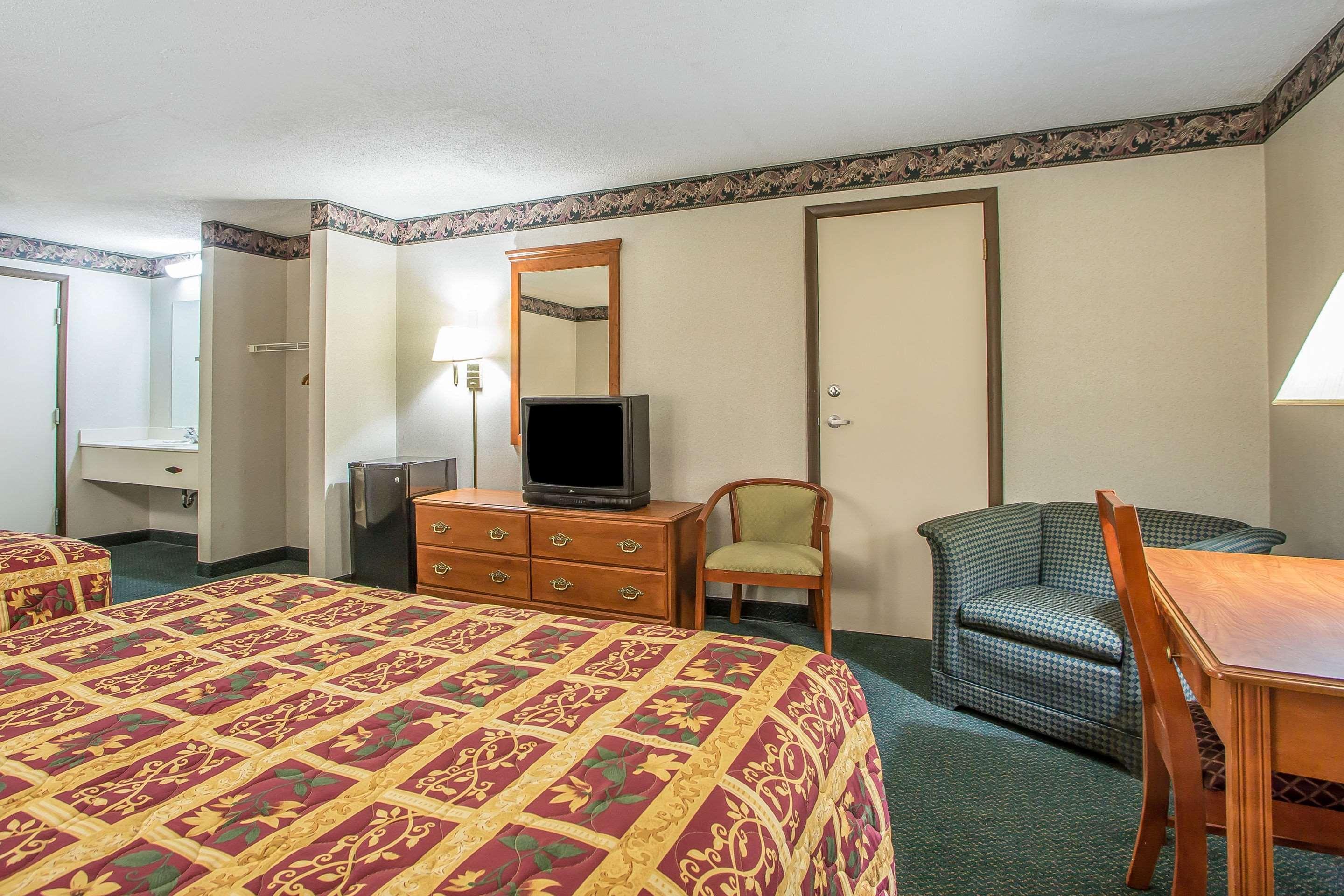 Rodeway Inn Bedford Extérieur photo
