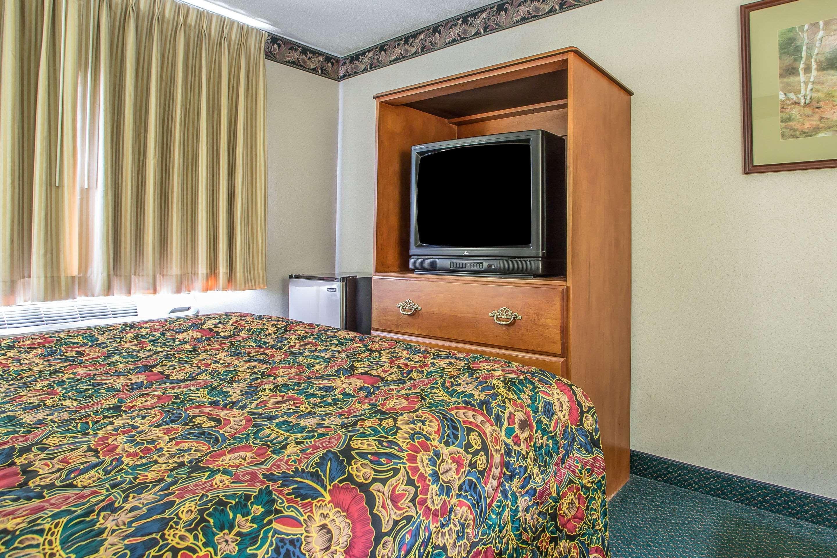 Rodeway Inn Bedford Extérieur photo