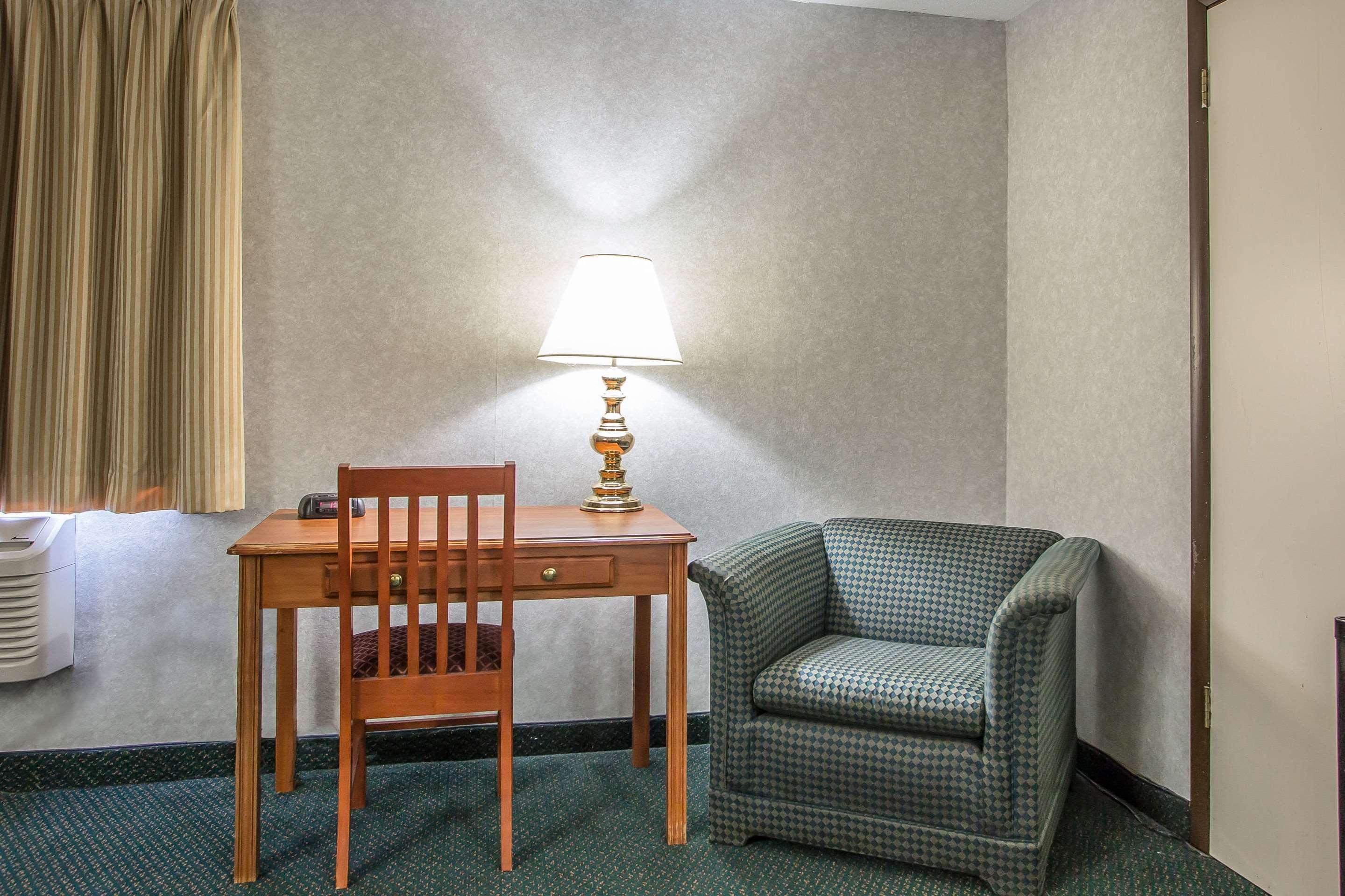 Rodeway Inn Bedford Extérieur photo