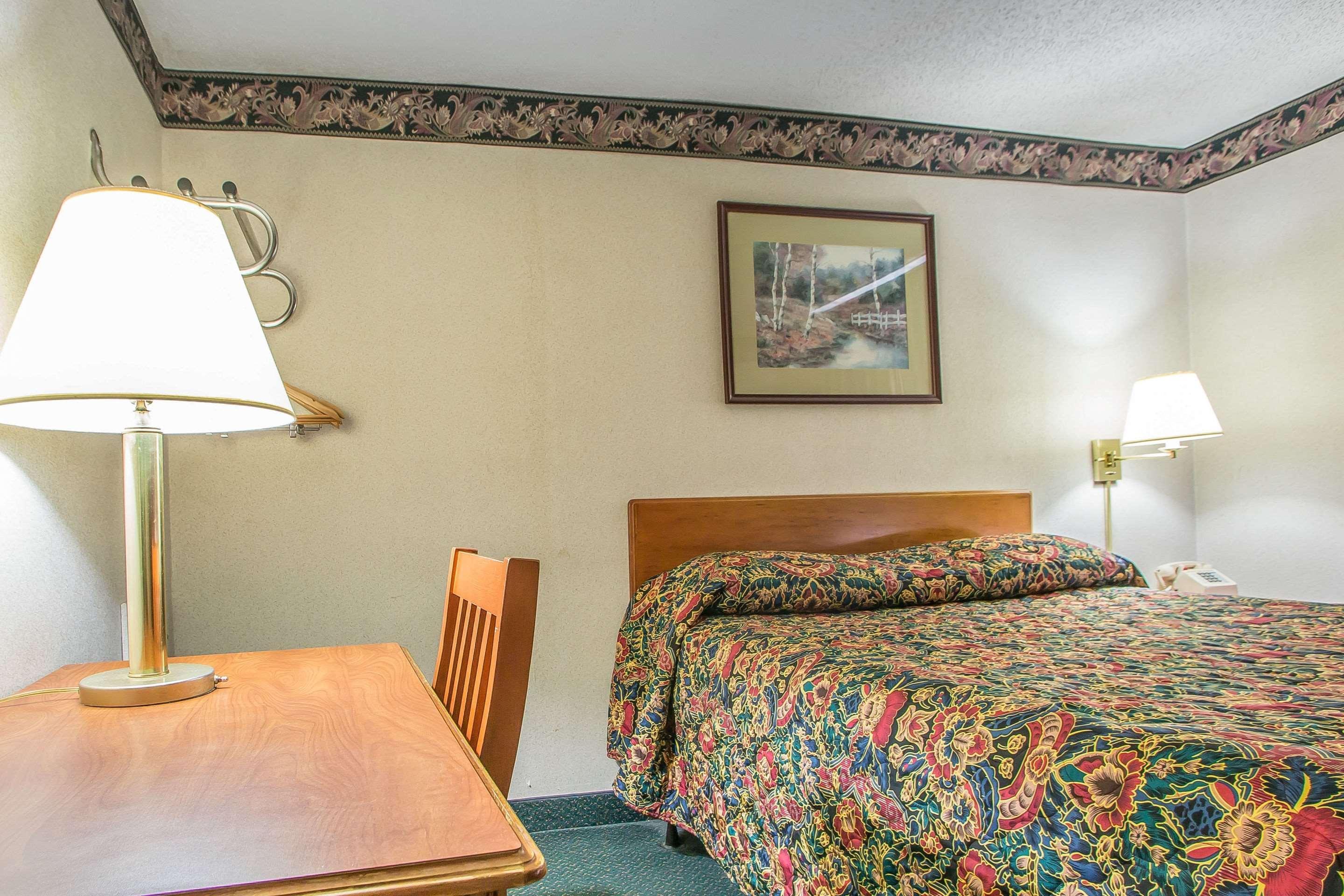 Rodeway Inn Bedford Extérieur photo